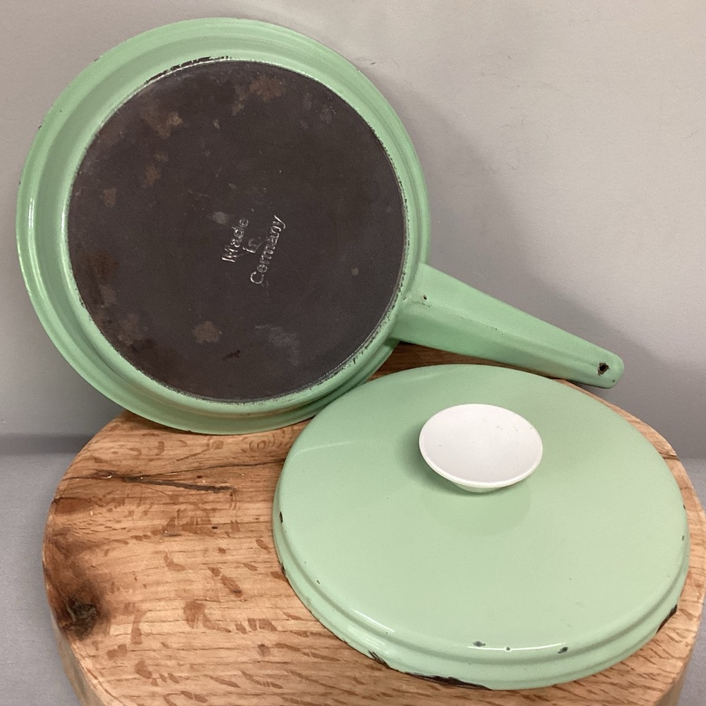 🟢 Vintage - Made In Germany - Beautiful Enameled Cooking Pan - Collectible